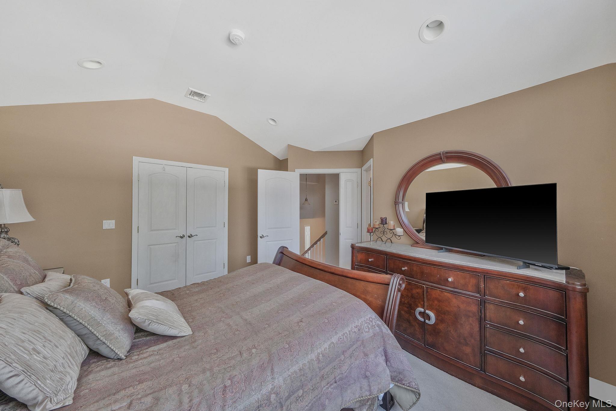 43 Hallock Avenue Property Photo 36