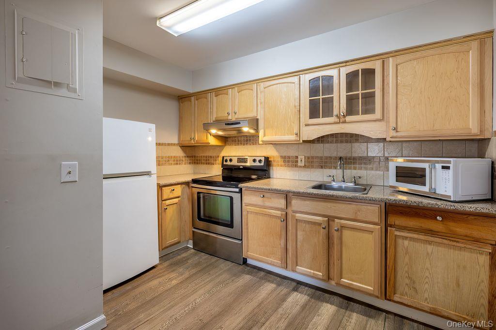10 Regents Place D Property Photo 4