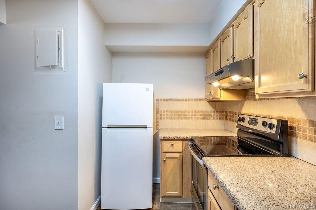 10 Regents Place D Property Photo 5