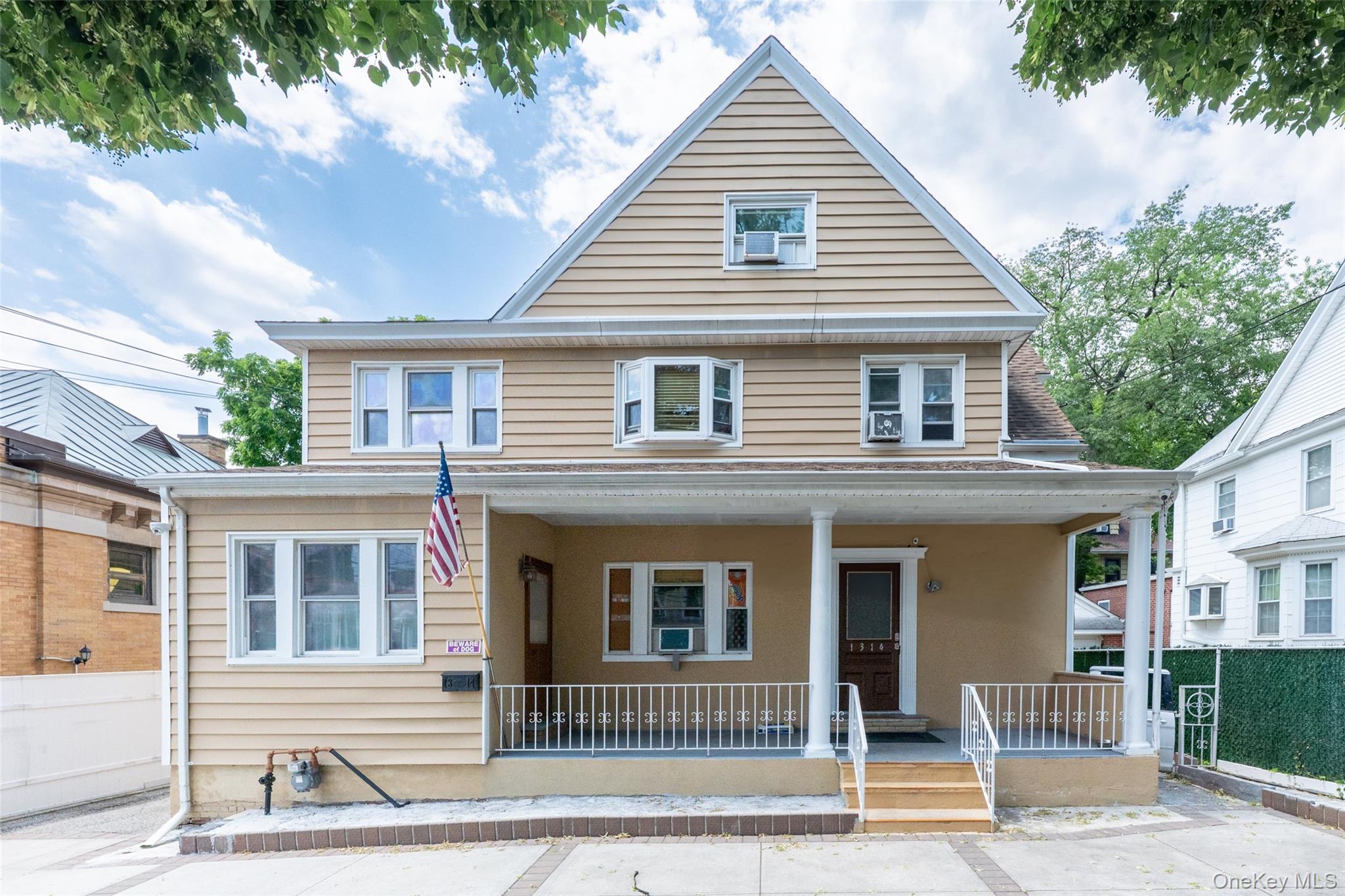 1314 College Point Boulevard Property Photo 1
