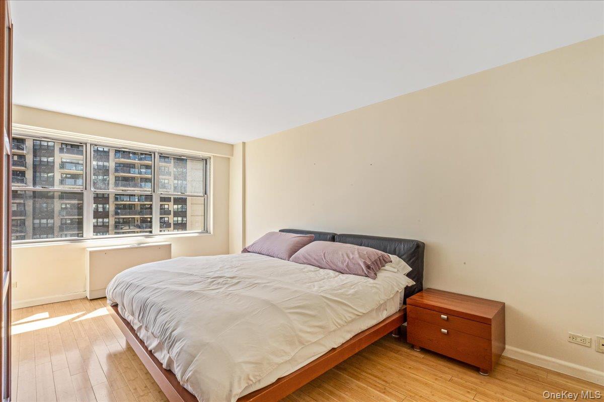 17-85 215th Street 8g Property Photo 14
