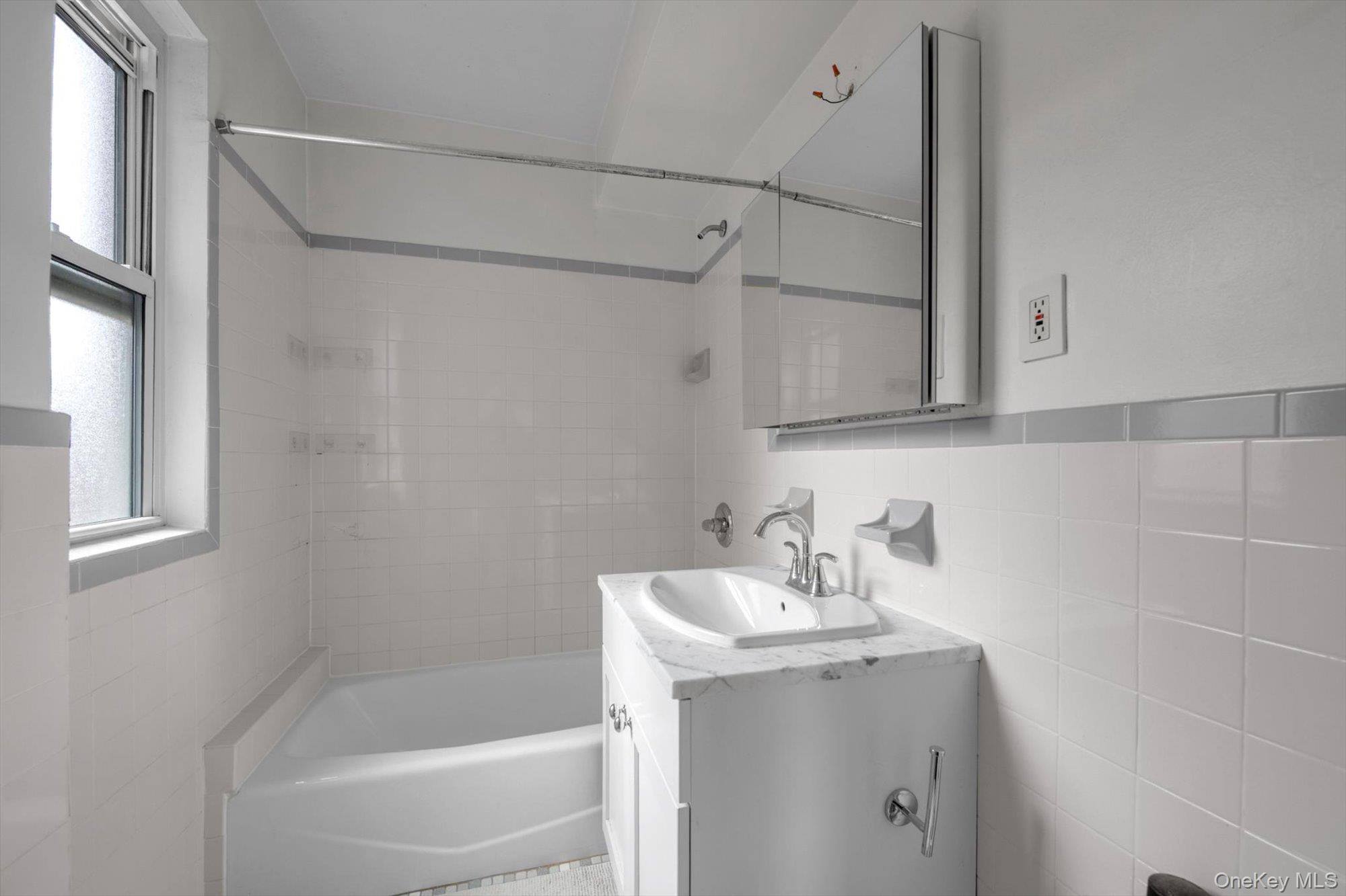 78-42 Main Street 3j Property Photo 12