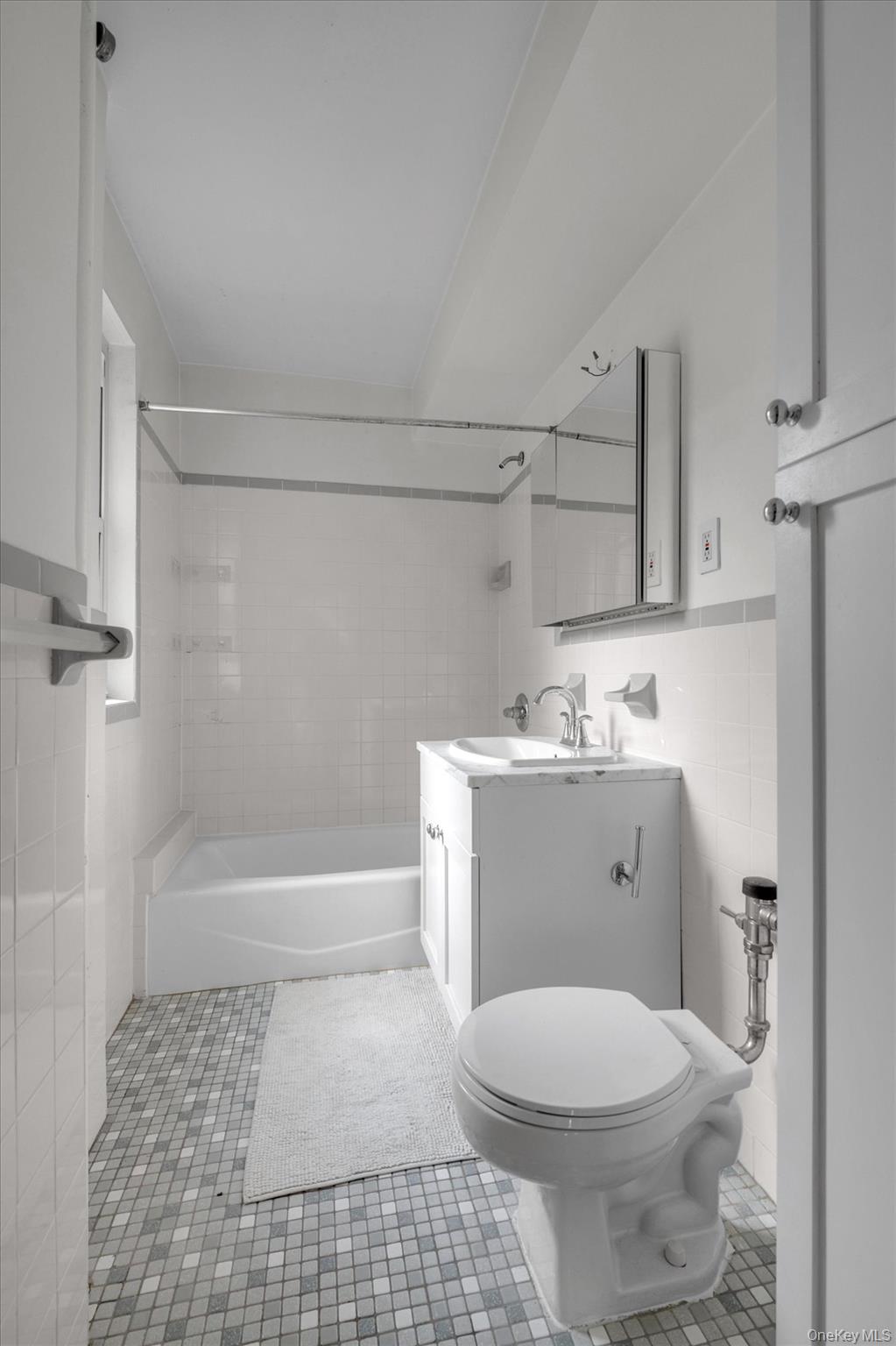 78-42 Main Street 3j Property Photo 13