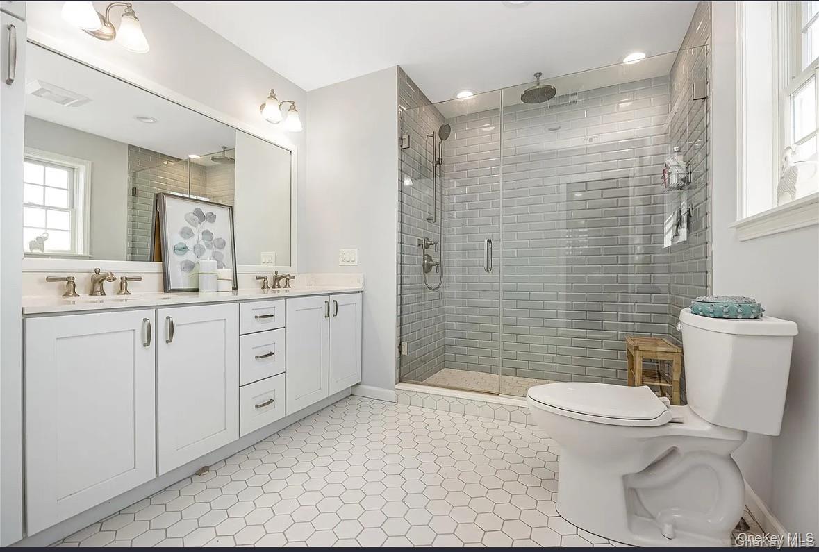 718 Guy Lombardo Avenue Property Photo 24
