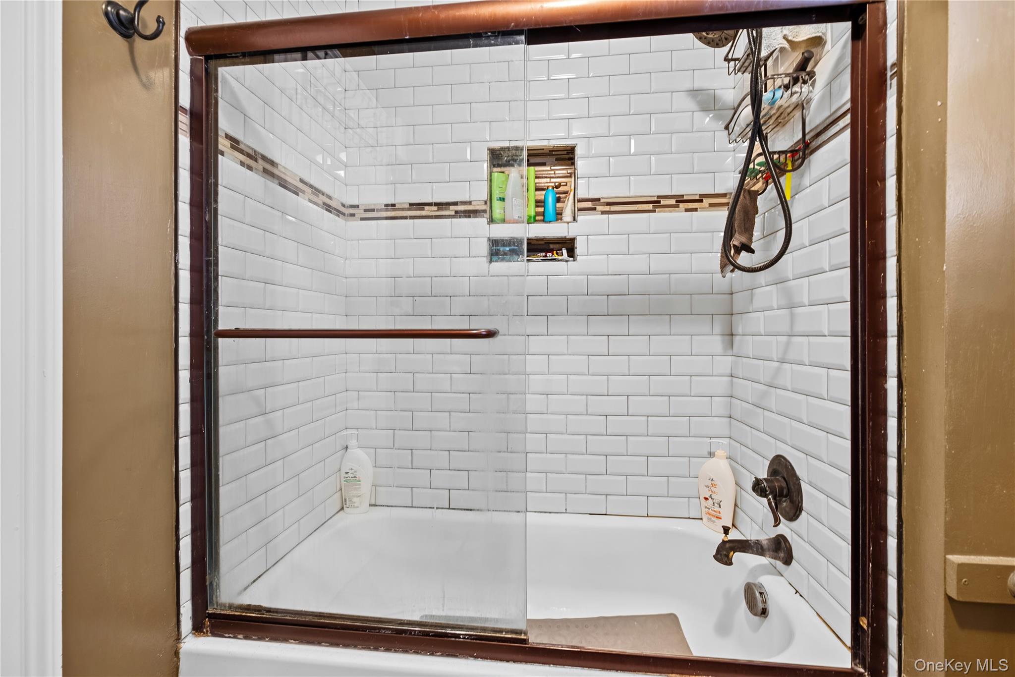 232 Westchester Avenue Property Photo 15