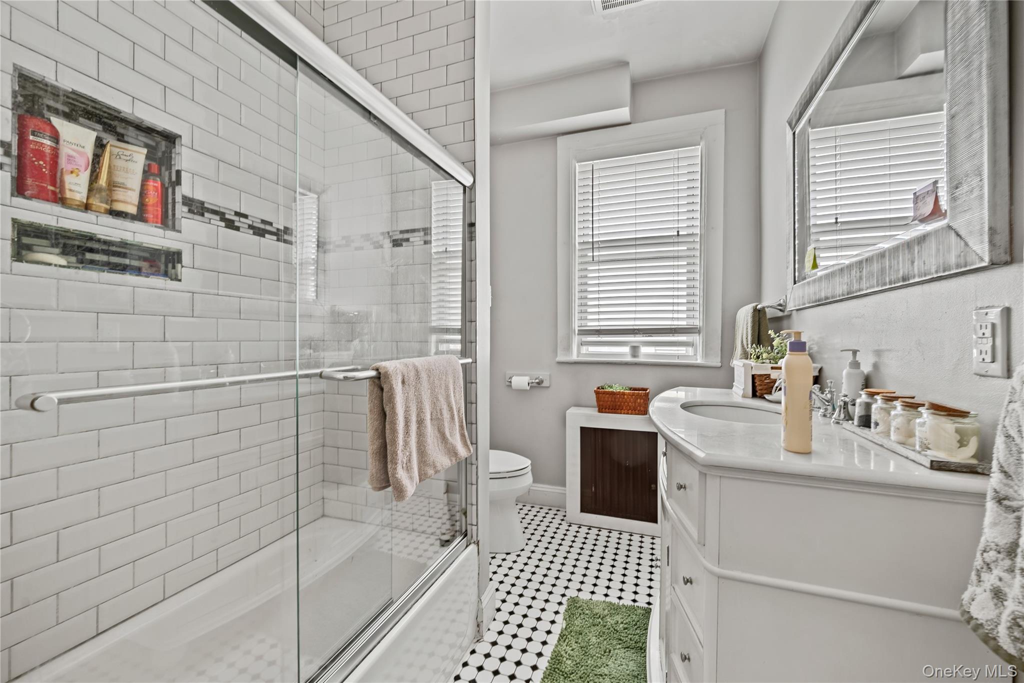 232 Westchester Avenue Property Photo 27