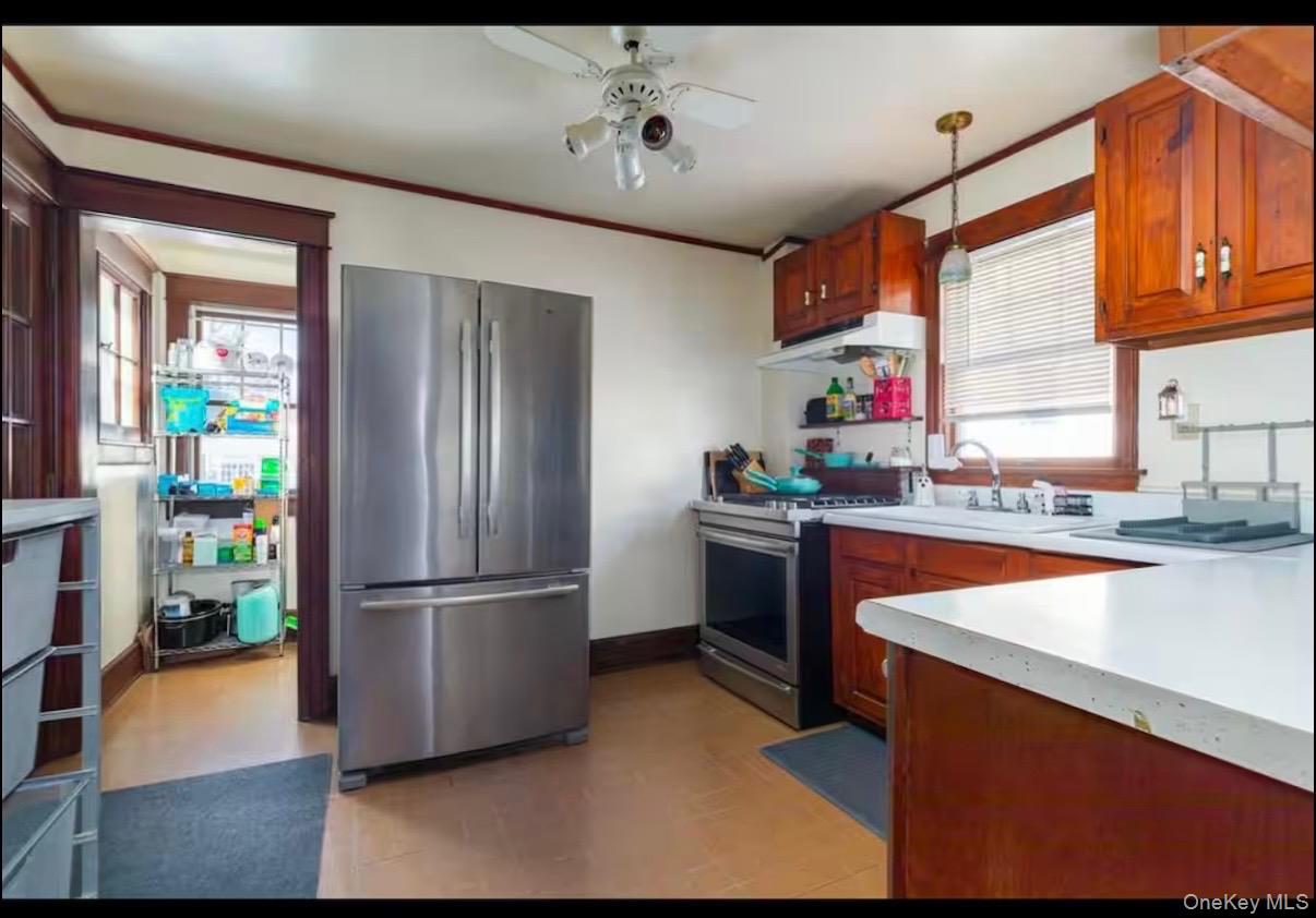 10 Oakwood Boulevard Property Photo 5