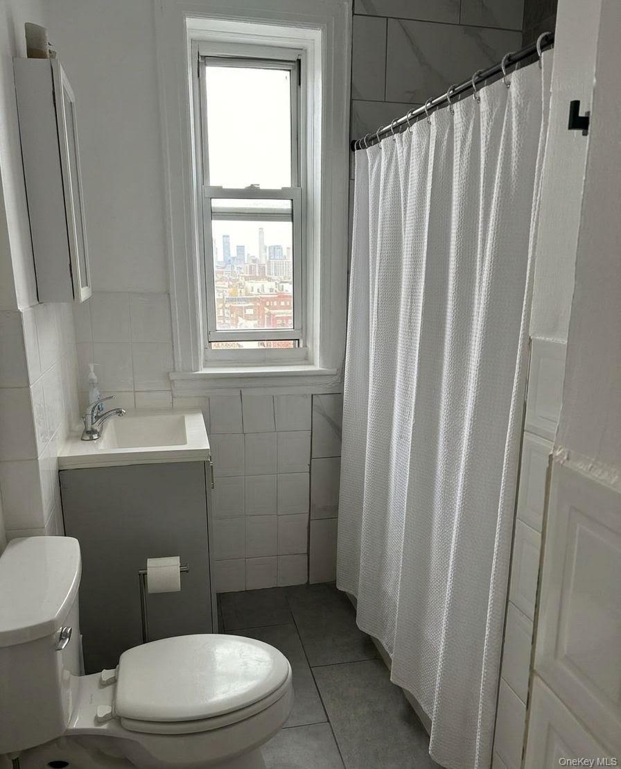 48-72 37th Street Property Photo 6