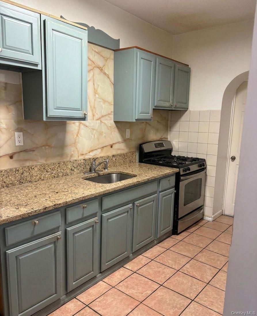 48-72 37th Street Property Photo 9