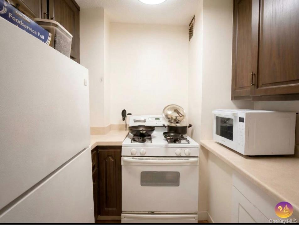 11817 Union Turnpike 14j Property Photo 5