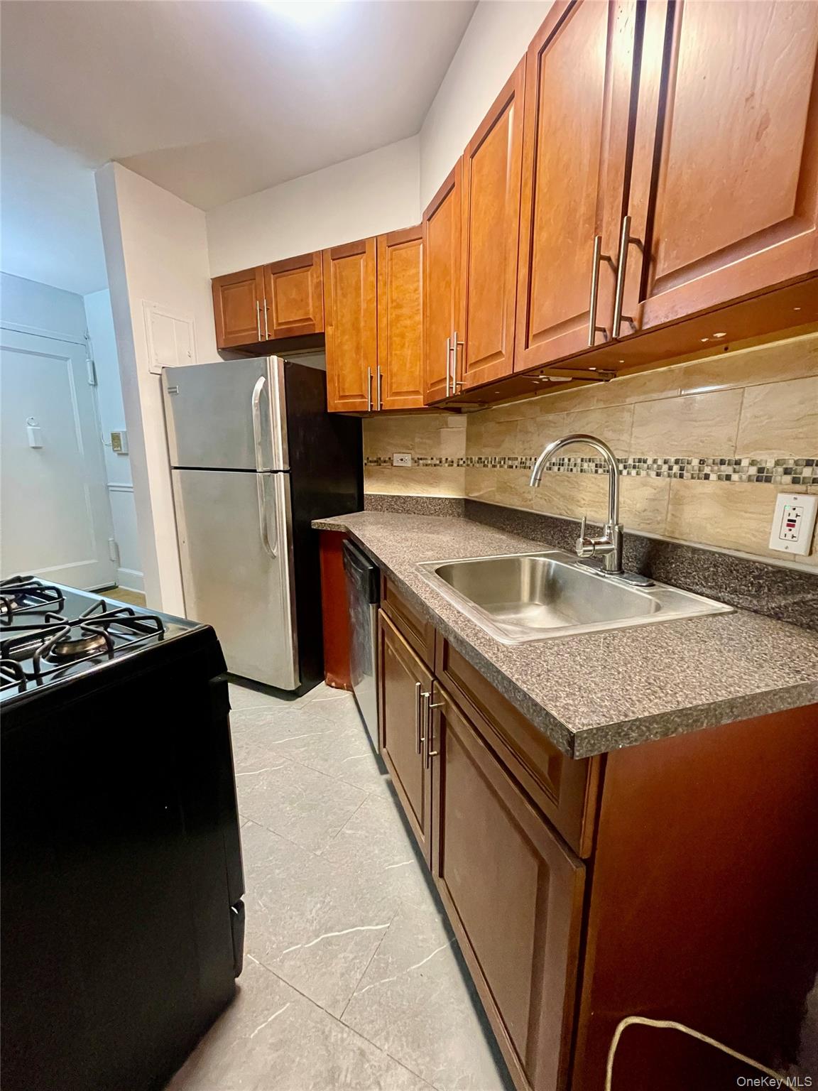 1594 Metropolitan Avenue Td Property Photo 7