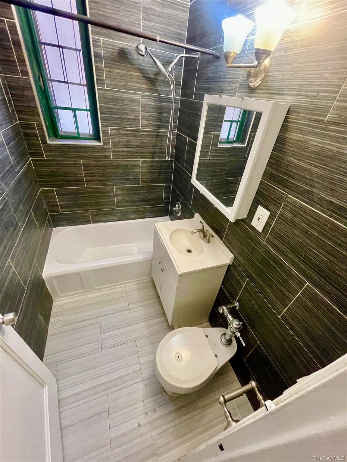1594 Metropolitan Avenue Td Property Photo 17