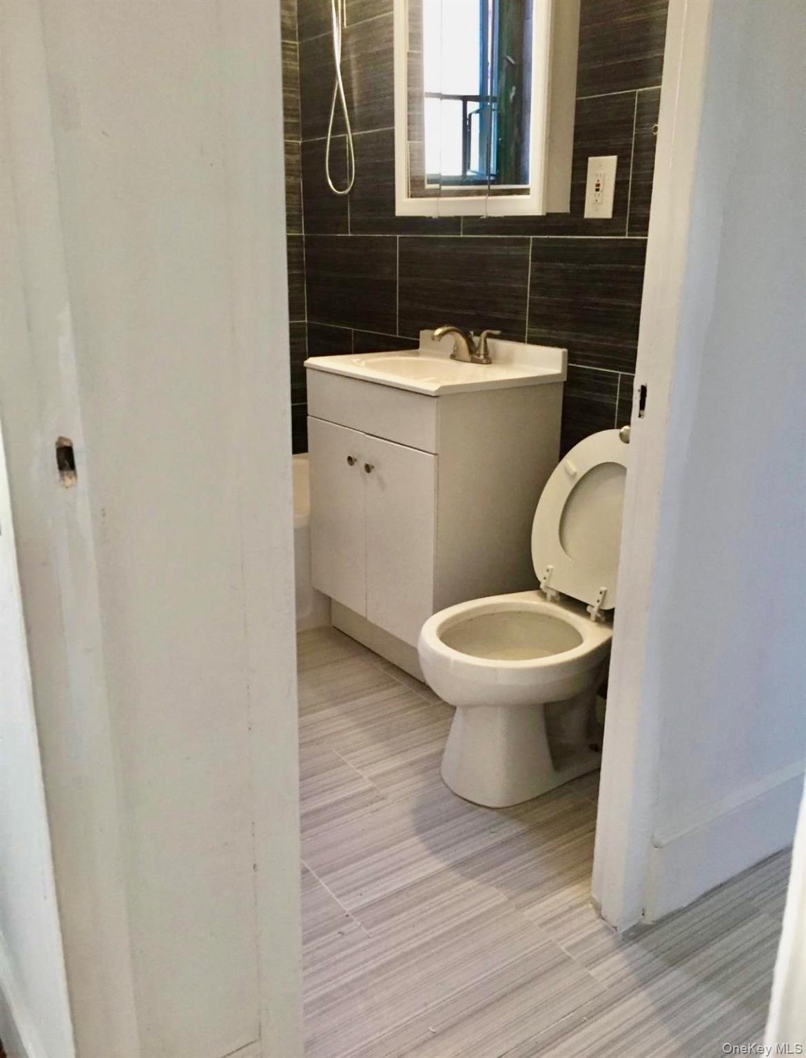 1594 Metropolitan Avenue Td Property Photo 18