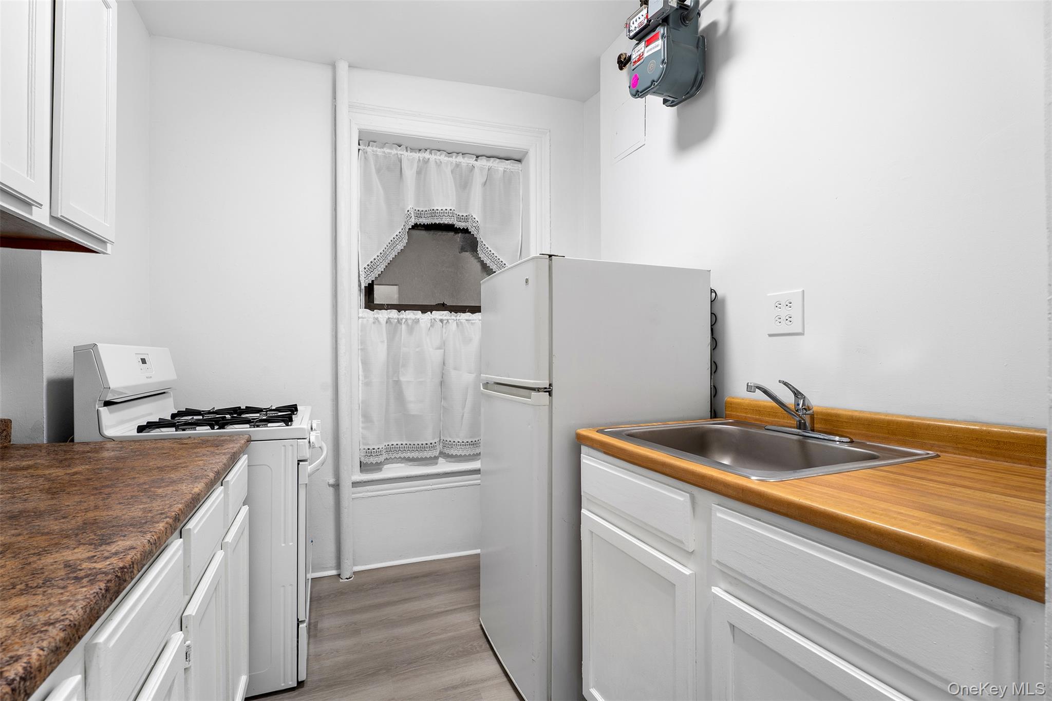 246 E 51st Street 8 Property Photo 3