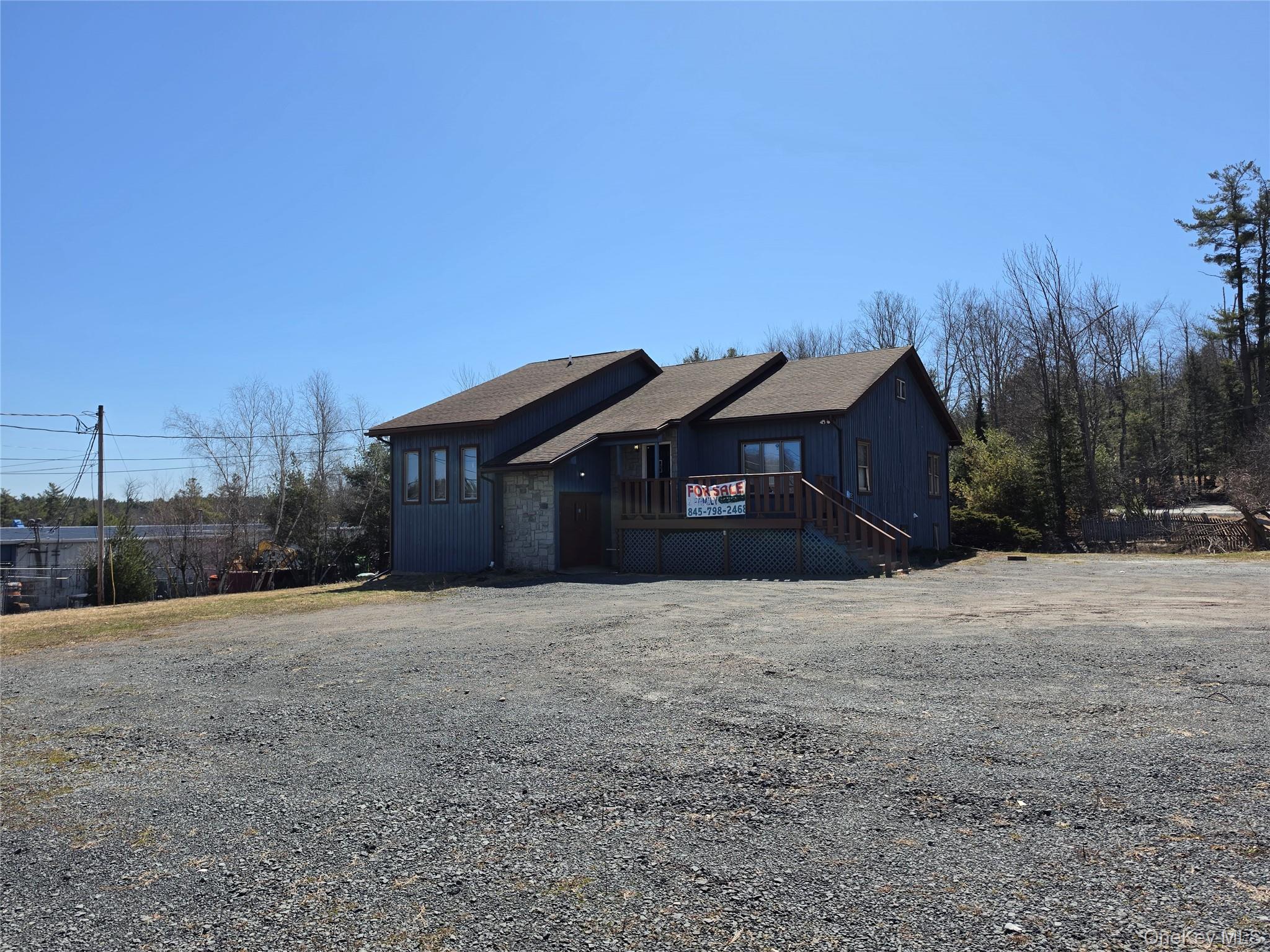 740 Southwoods Drive Property Photo 11