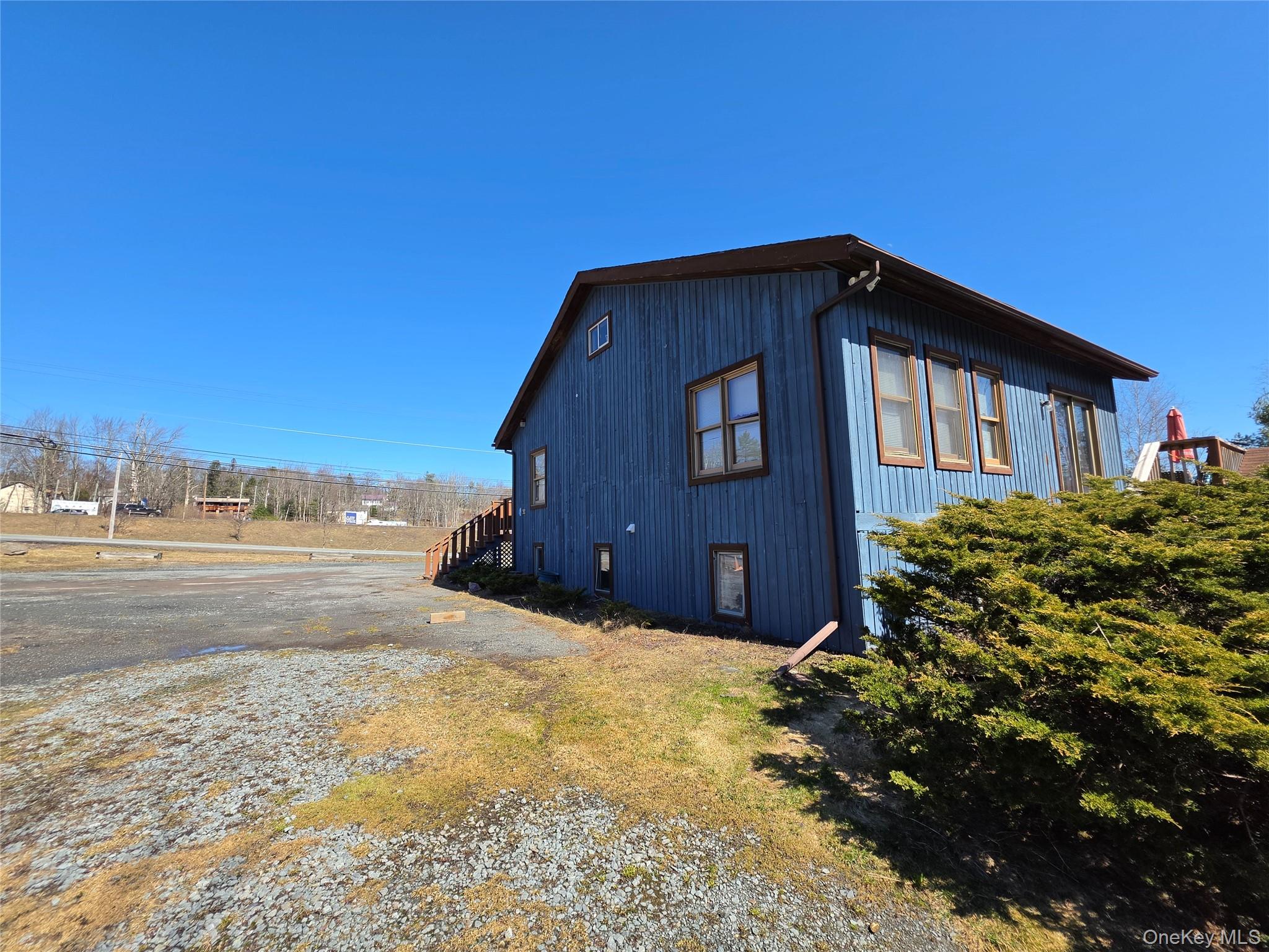 740 Southwoods Drive Property Photo 12