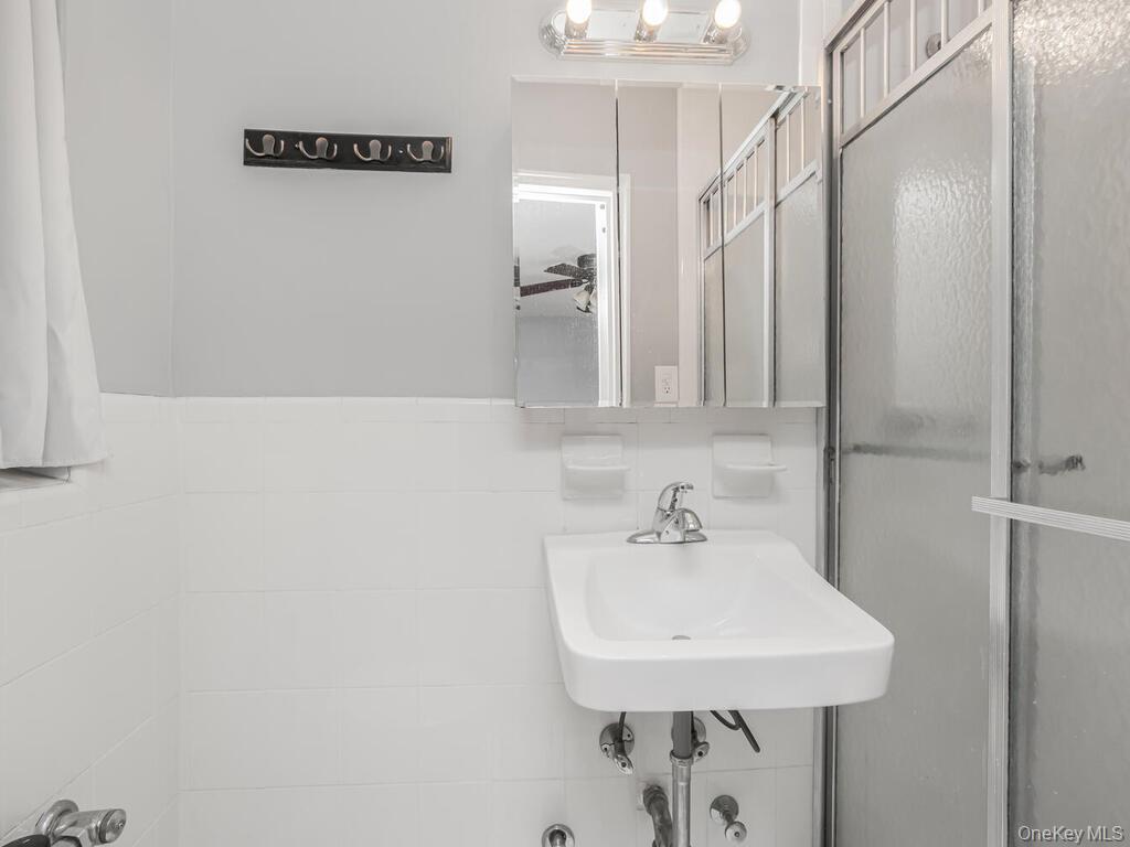 525 W 236th Street 6h Property Photo 8