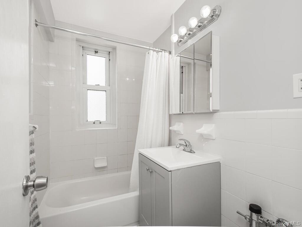 525 W 236th Street 6h Property Photo 10