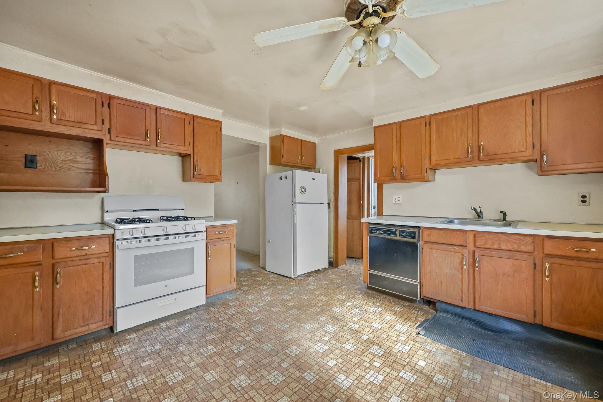 15 Henry Street Property Photo 10