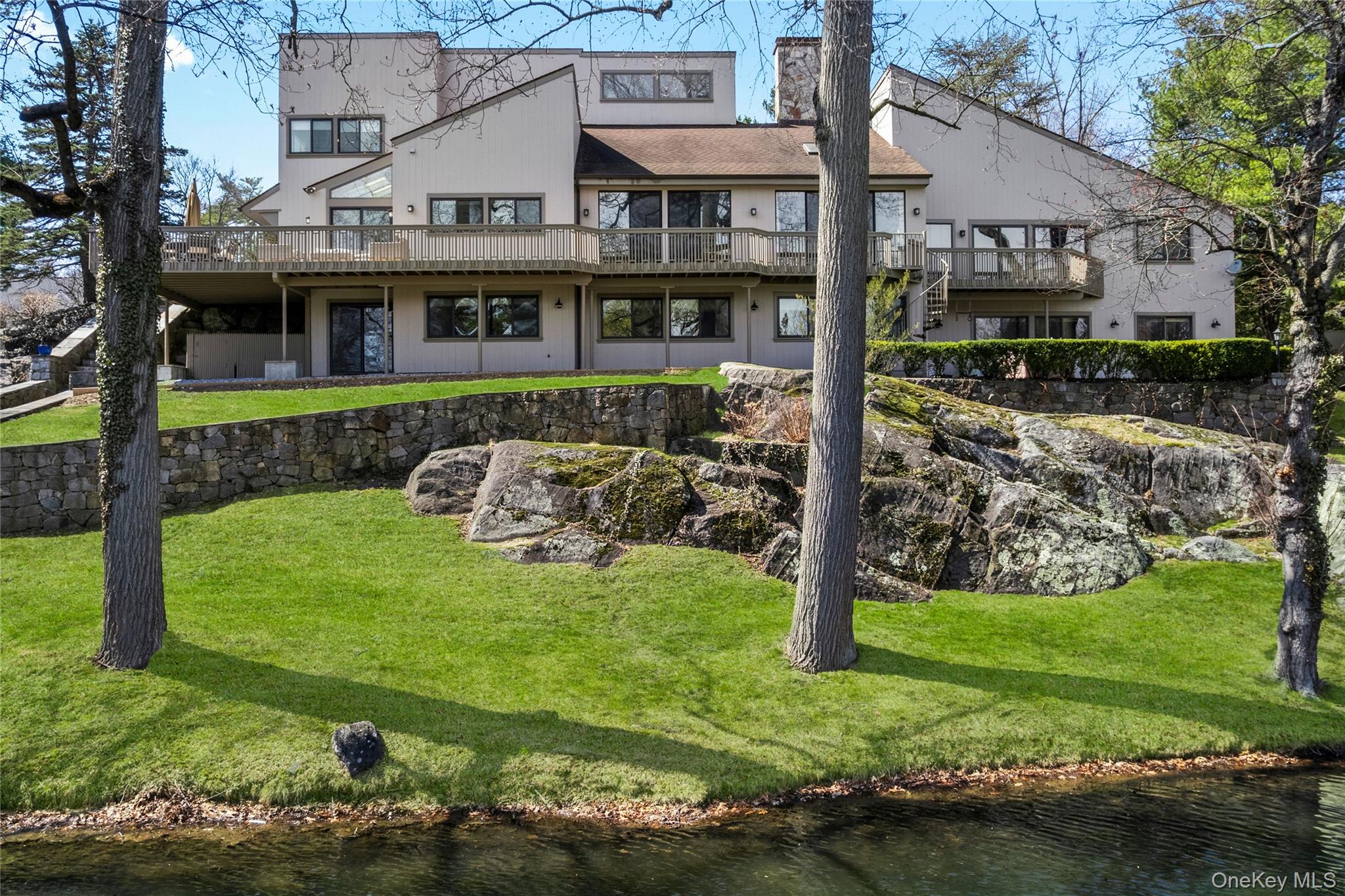 3 Lakeside Drive Property Photo 1