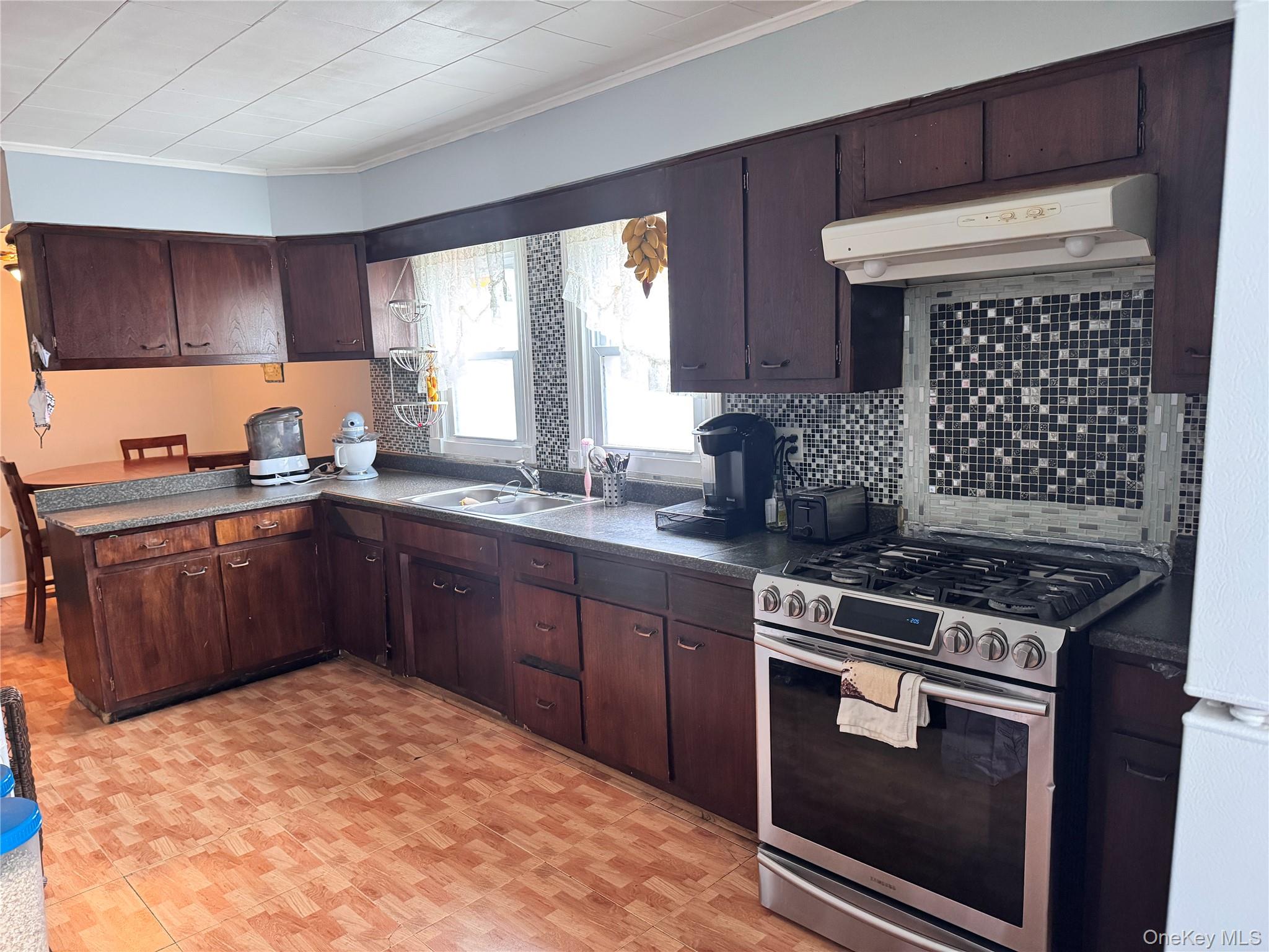 95 Dupont Avenue Property Photo 6