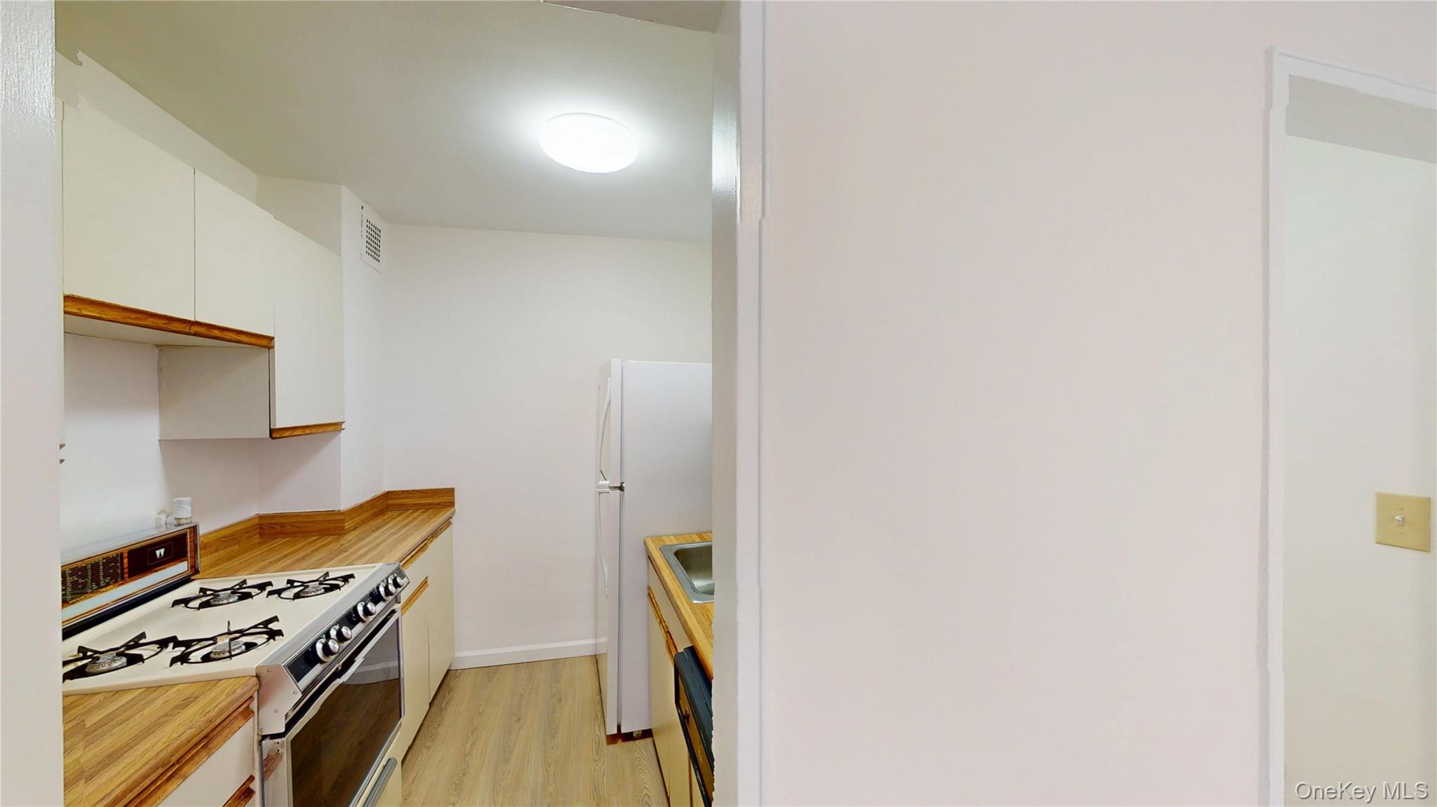 30 S Cole Avenue 6l Property Photo 10