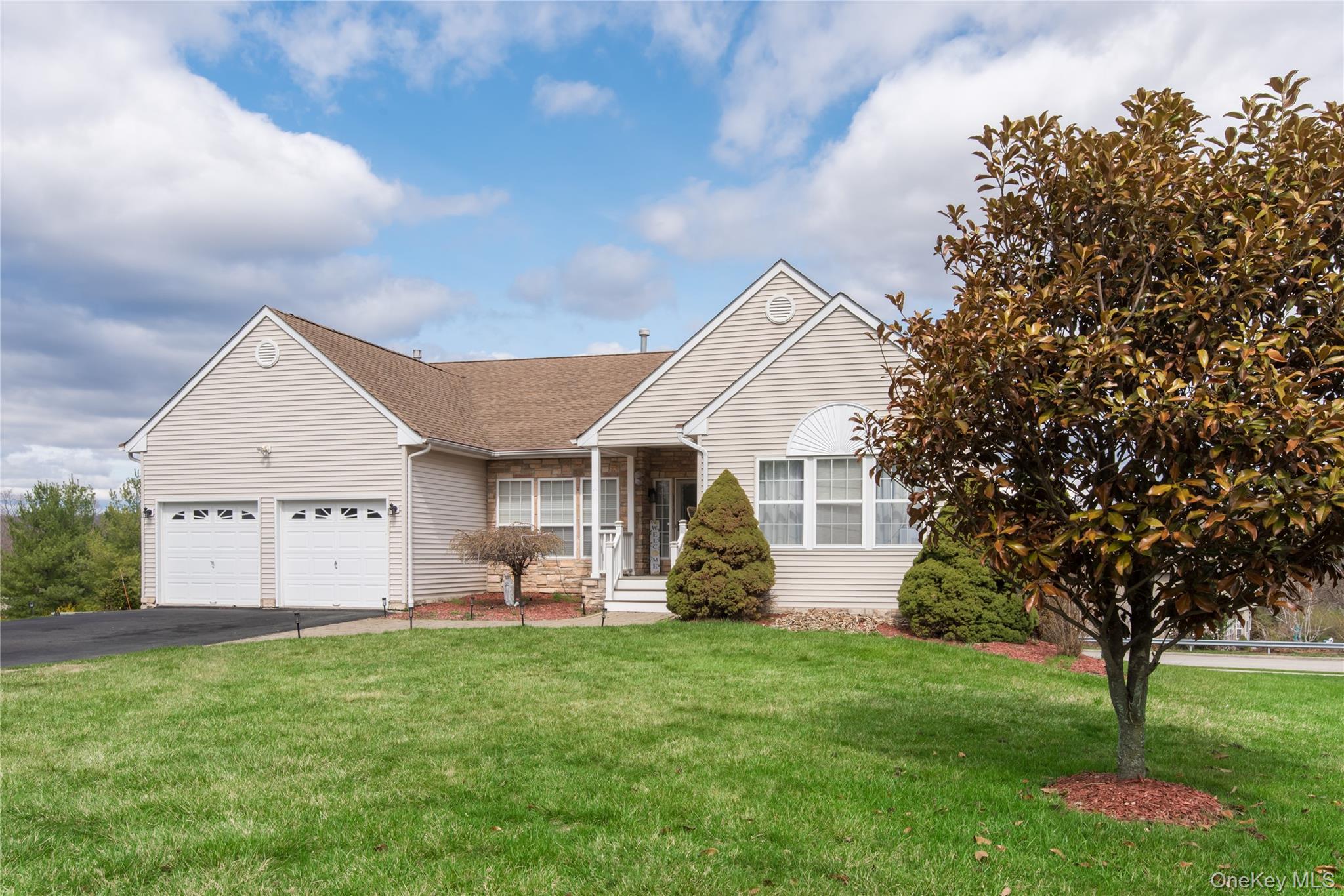 8 White Birch Way Property Photo 1