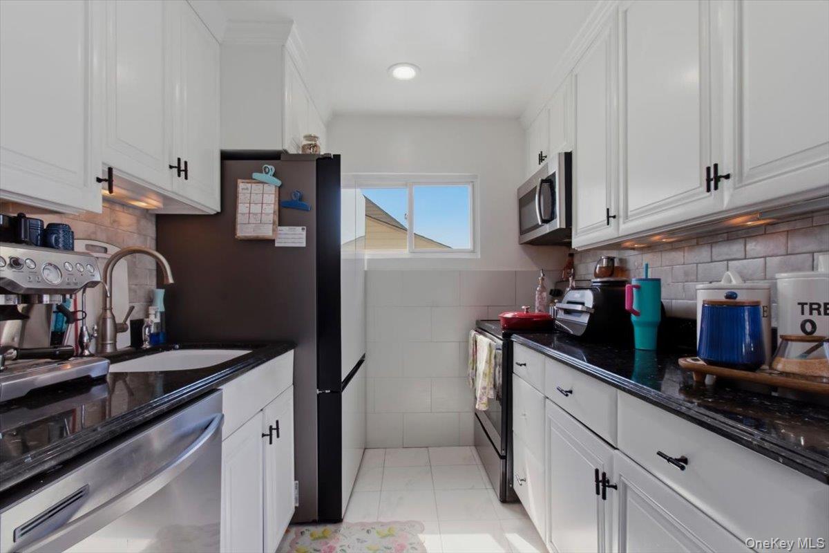 129 Gailmore Drive Property Photo 8