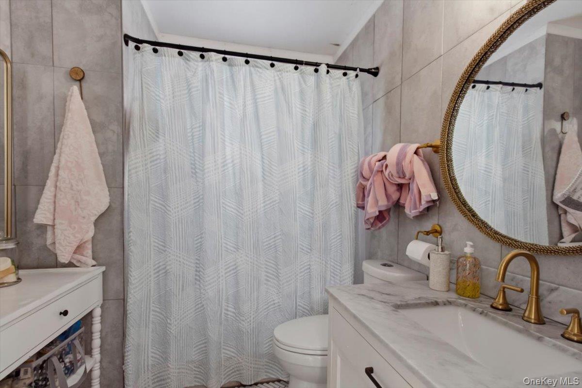 129 Gailmore Drive Property Photo 12