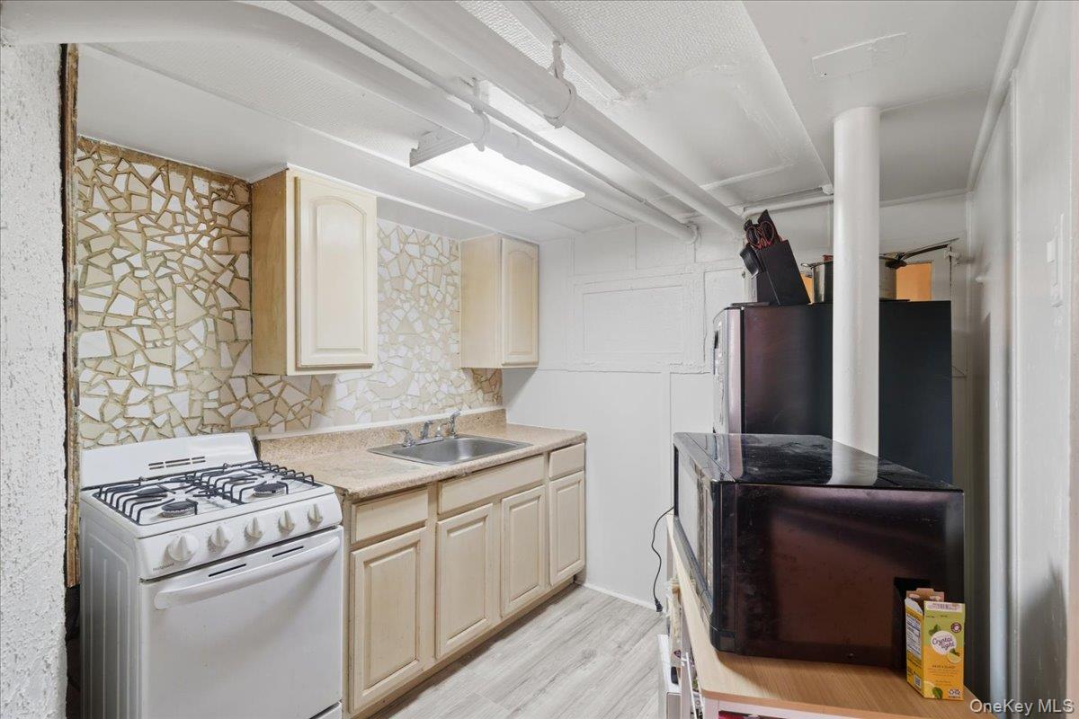 6063 Catalpa Avenue Property Photo 24
