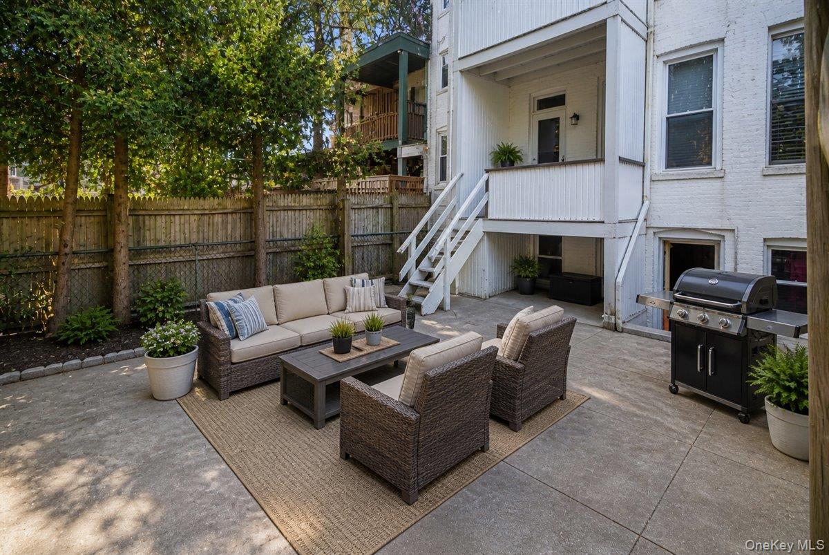 6063 Catalpa Avenue Property Photo 28