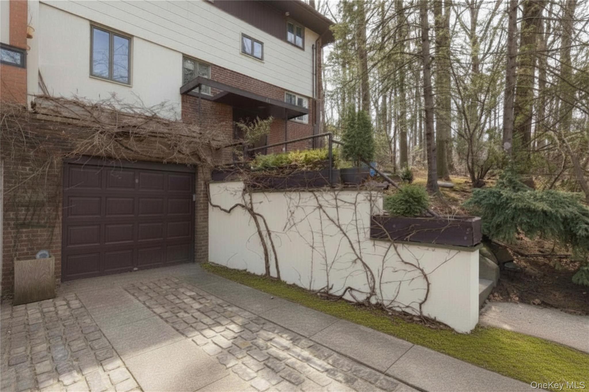 5410 Mosholu Avenue Property Photo 2