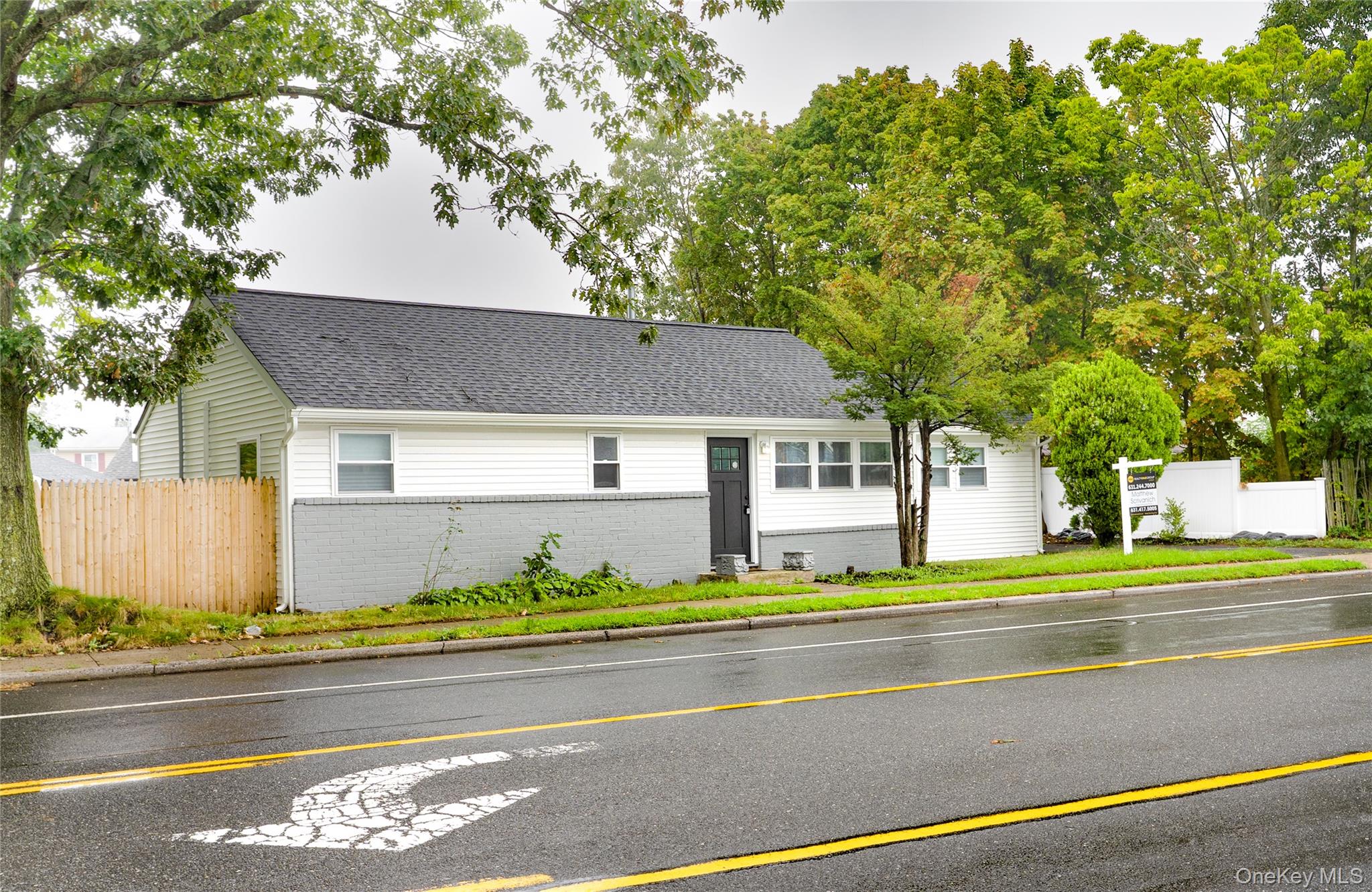 3323 Great Neck Road Property Photo 1