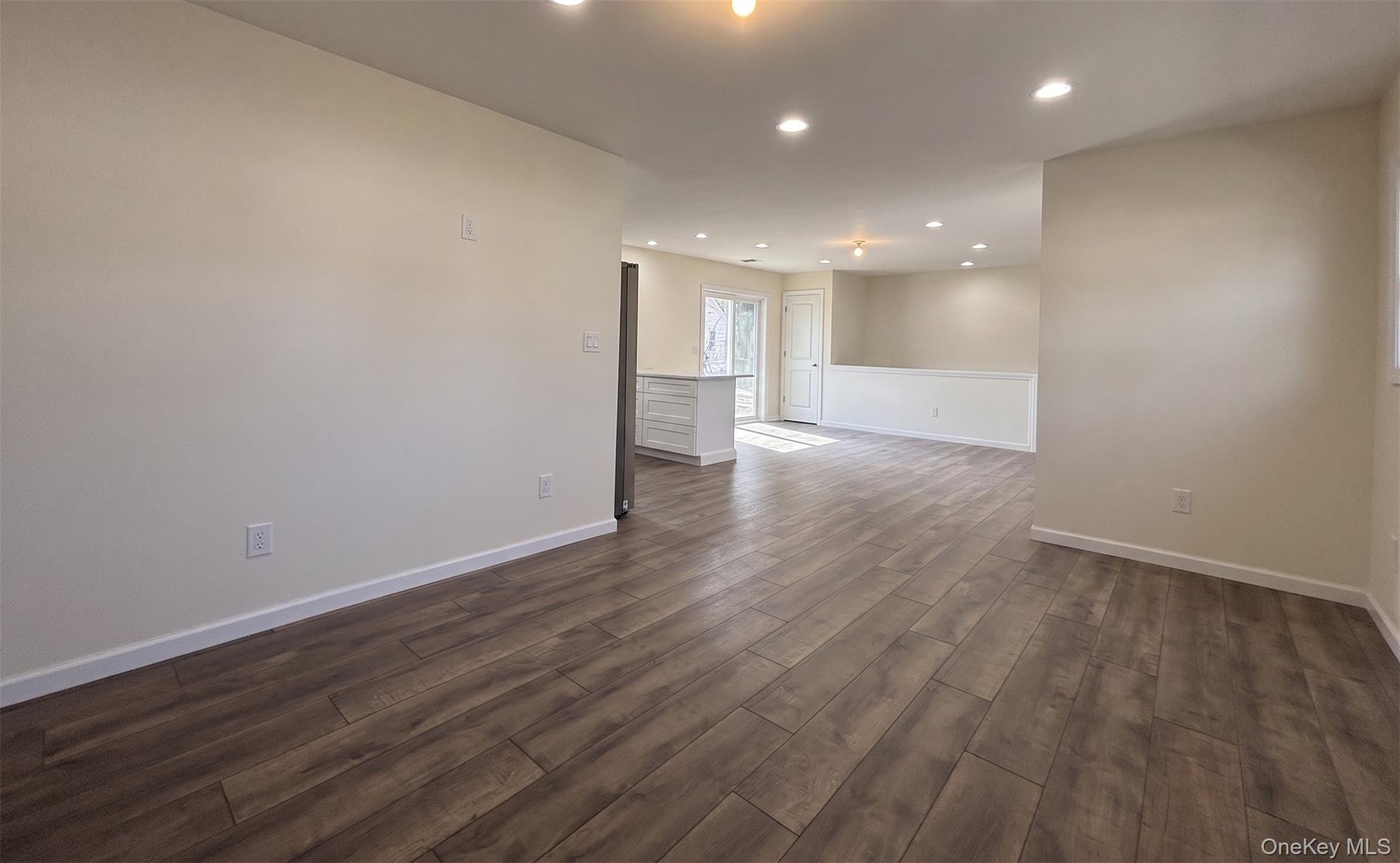 3323 Great Neck Road Property Photo 3