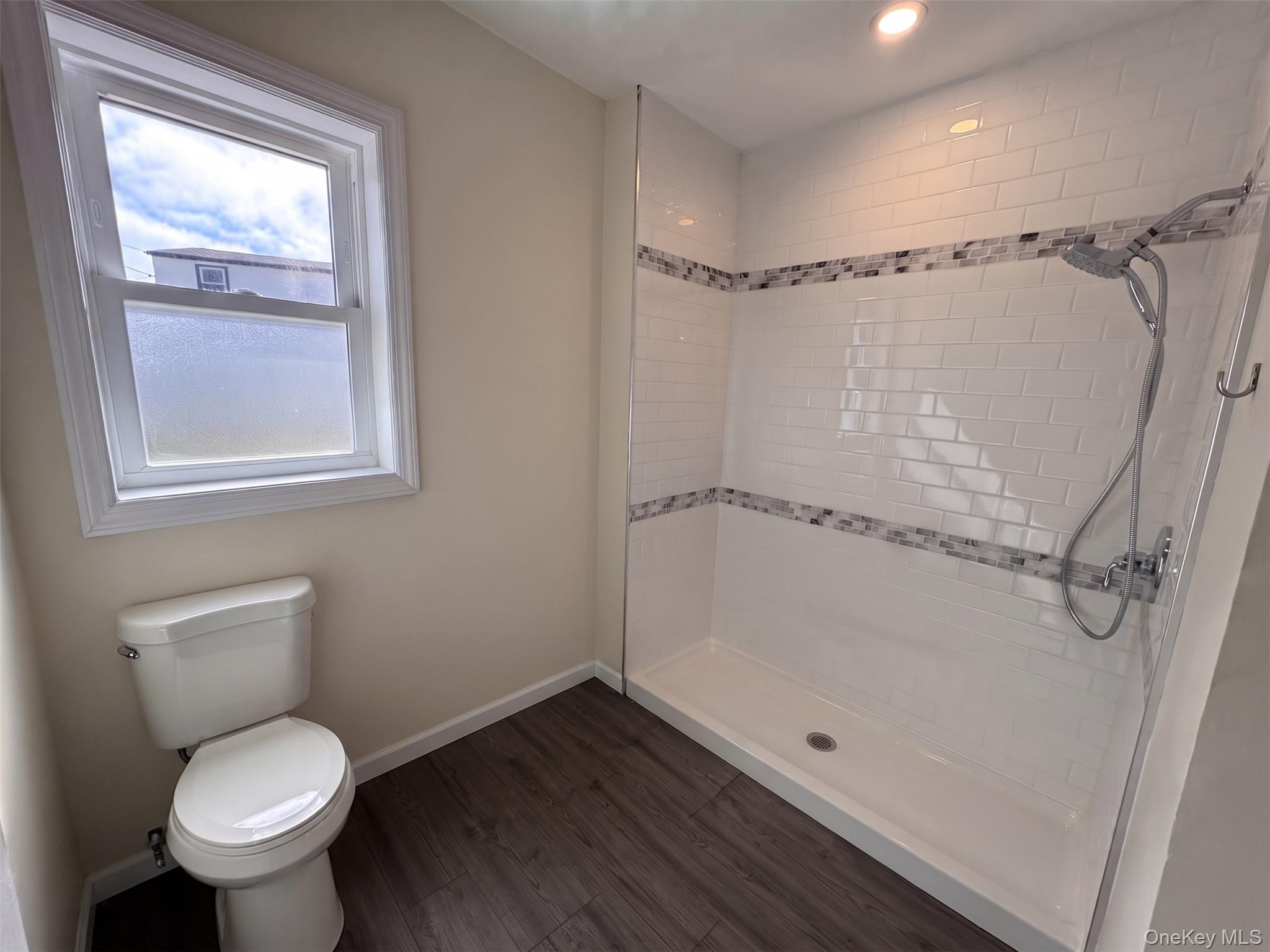 3323 Great Neck Road Property Photo 11