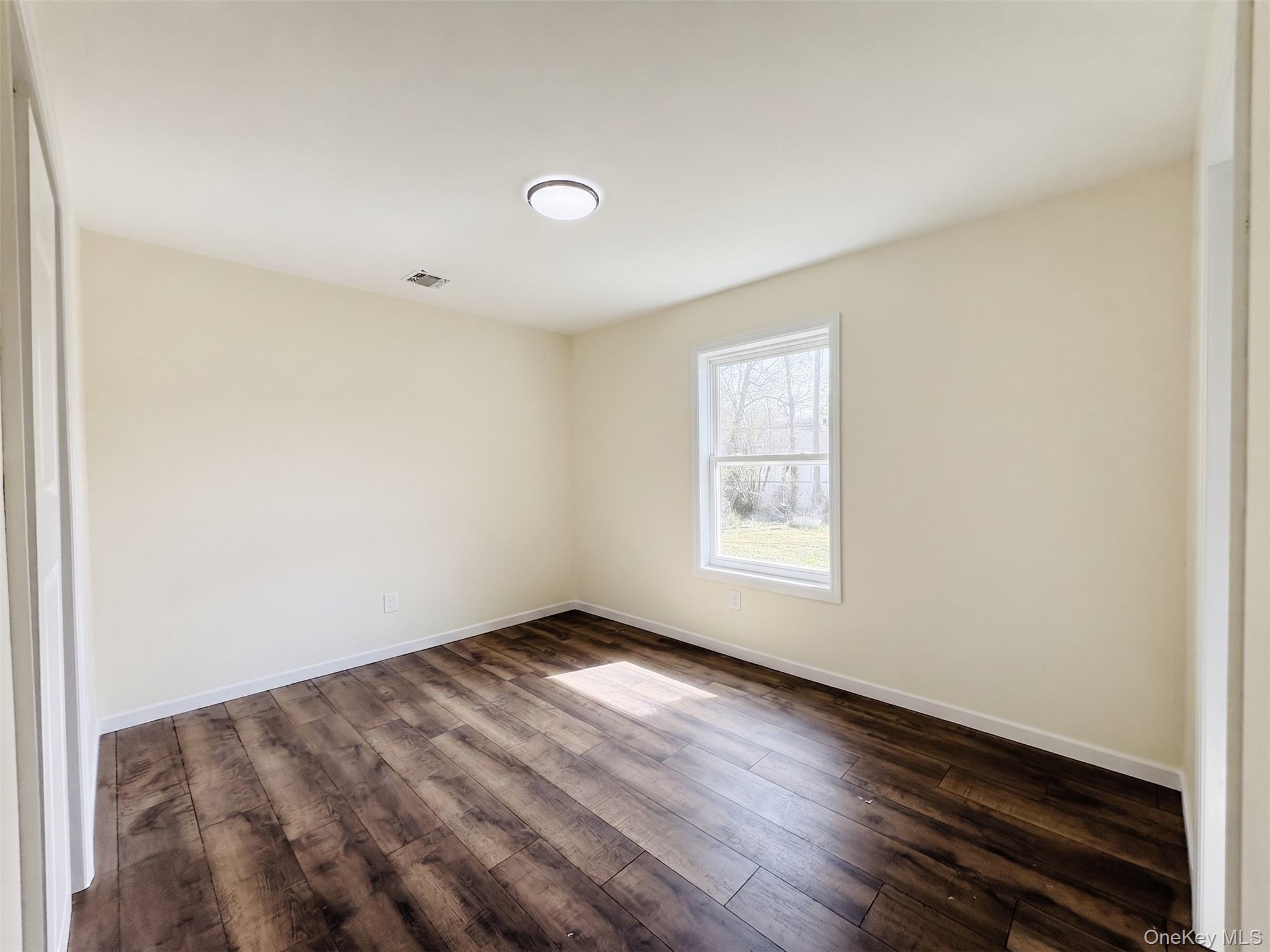 3323 Great Neck Road Property Photo 13