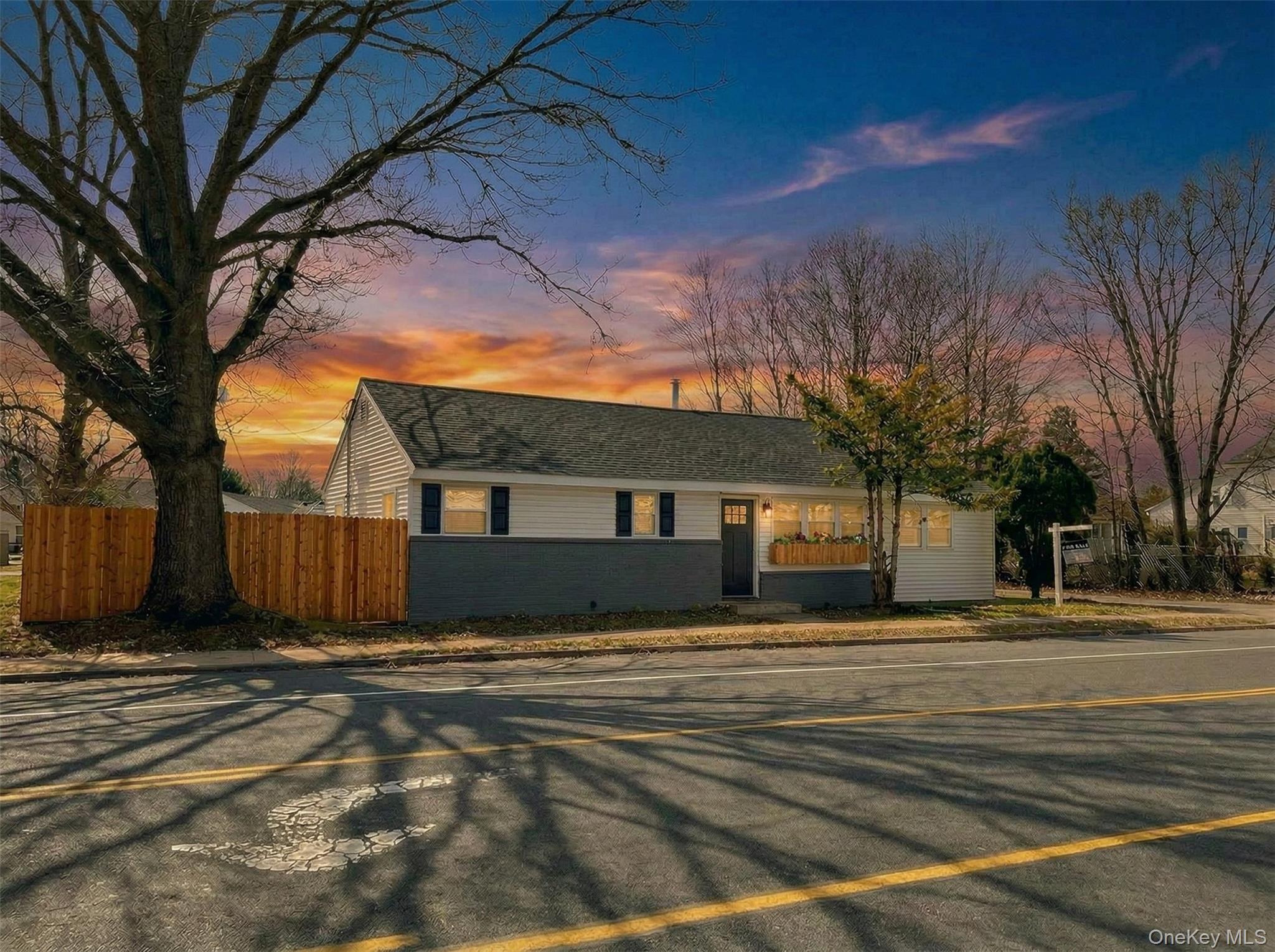 3323 Great Neck Road Property Photo 15