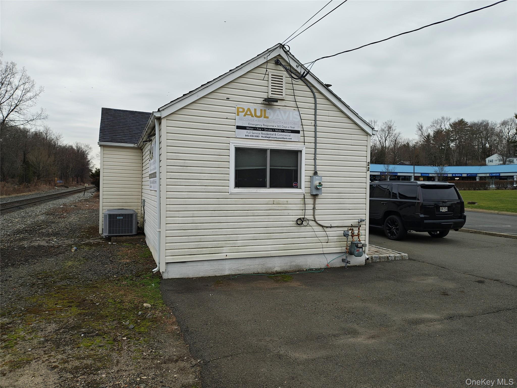 225 E Erie Street Property Photo 6