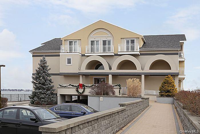 600 Clarence Avenue 2d Property Photo 2