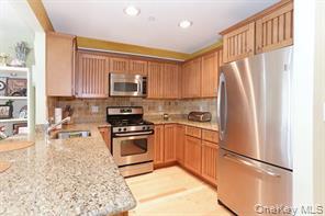 600 Clarence Avenue 2d Property Photo 8