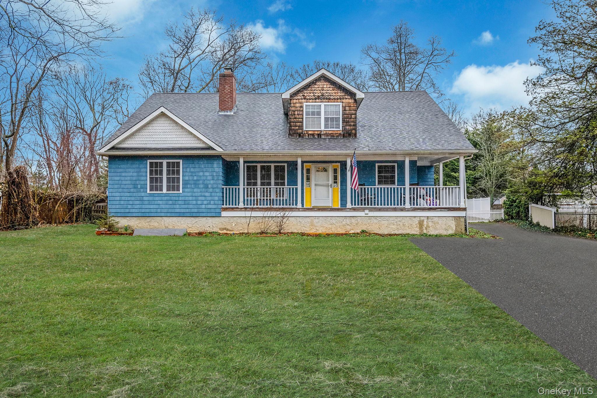 273 N Country Road Property Photo 1
