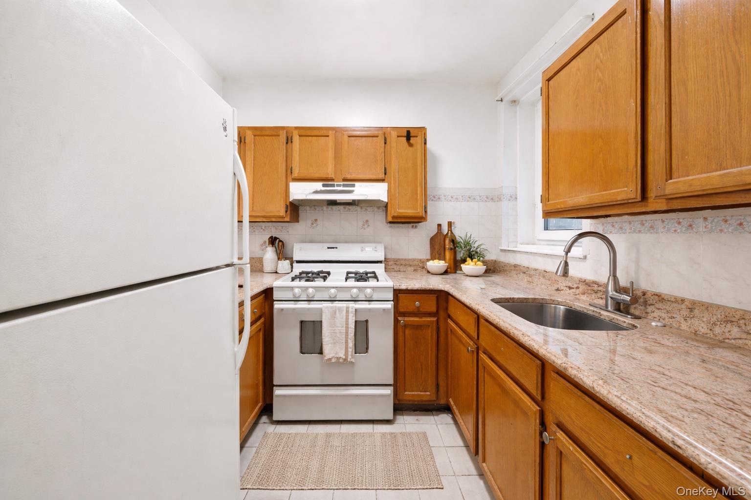 823 Fox Street 4b Property Photo 3