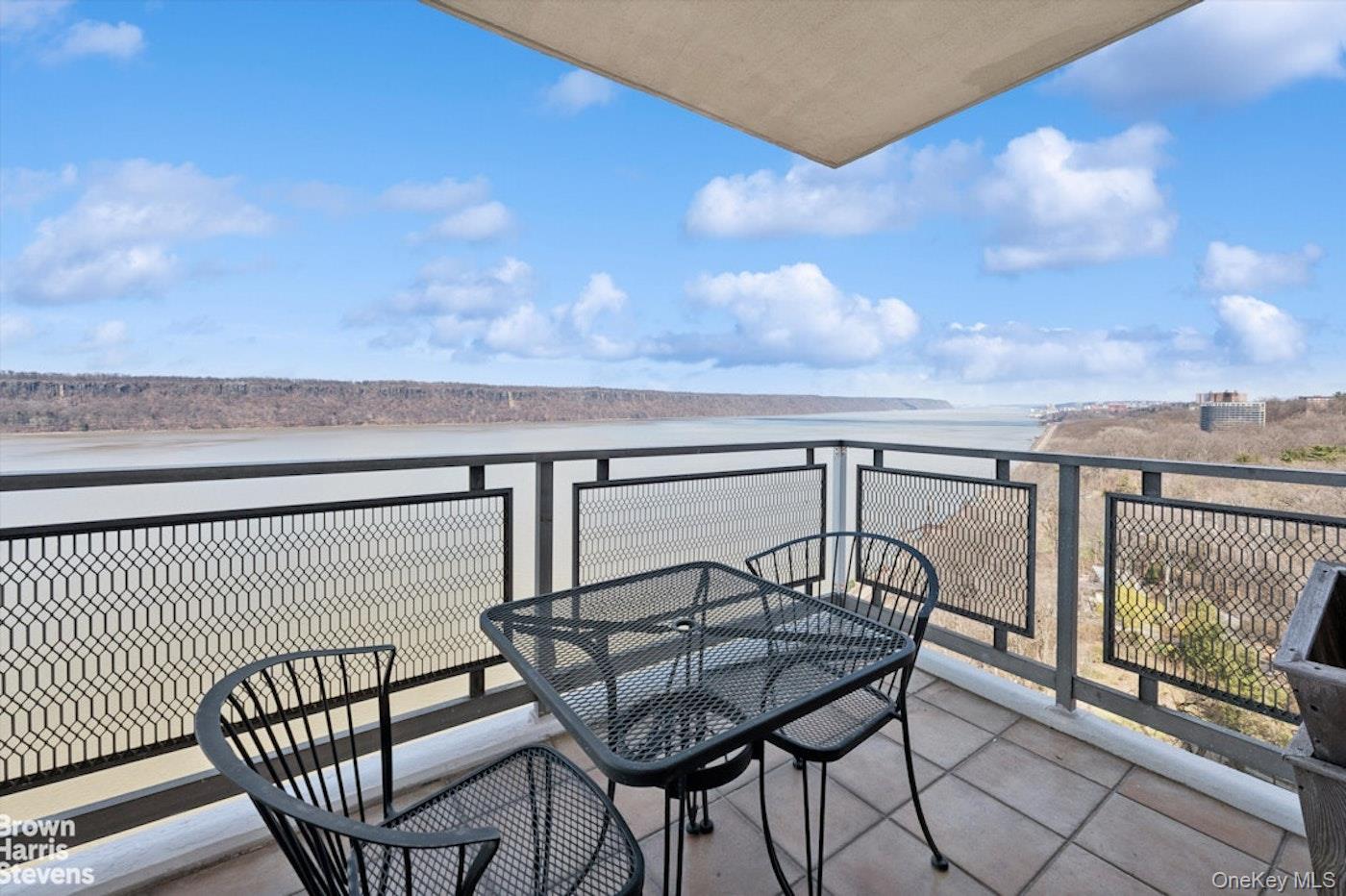 2621 Palisade Avenue 14c Property Photo 4