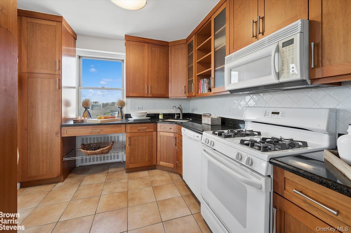 2621 Palisade Avenue 14c Property Photo 15