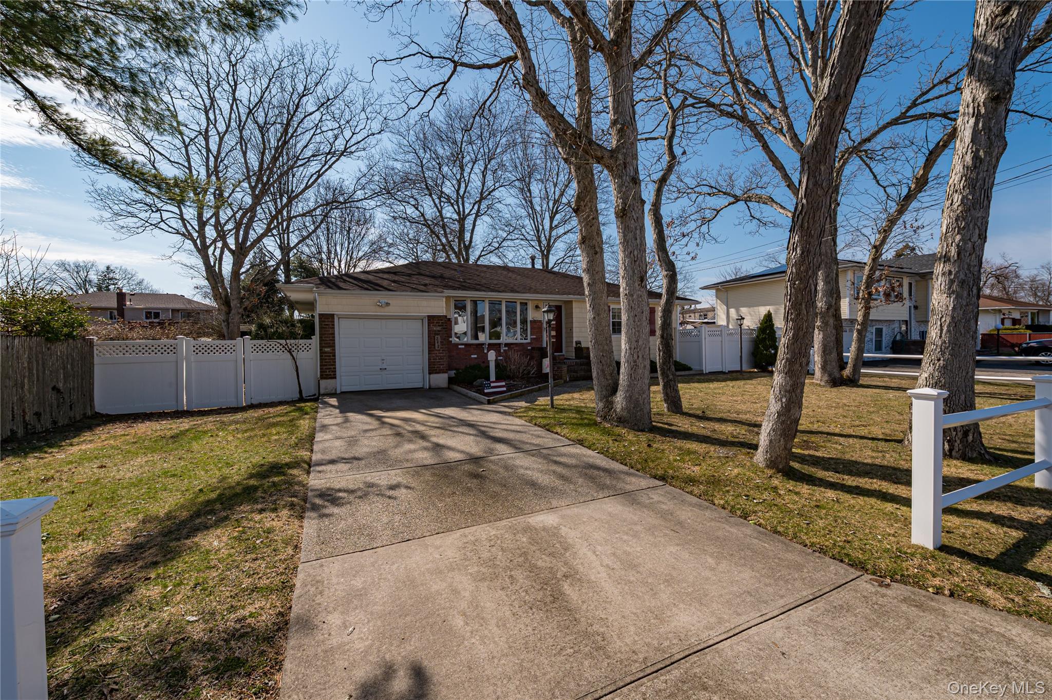 242 W 3rd Street Property Photo 1