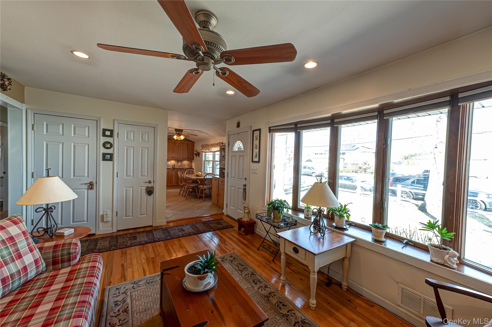 242 W 3rd Street Property Photo 3