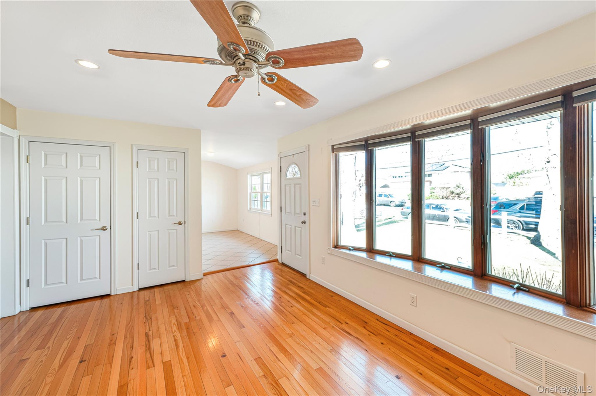 242 W 3rd Street Property Photo 6