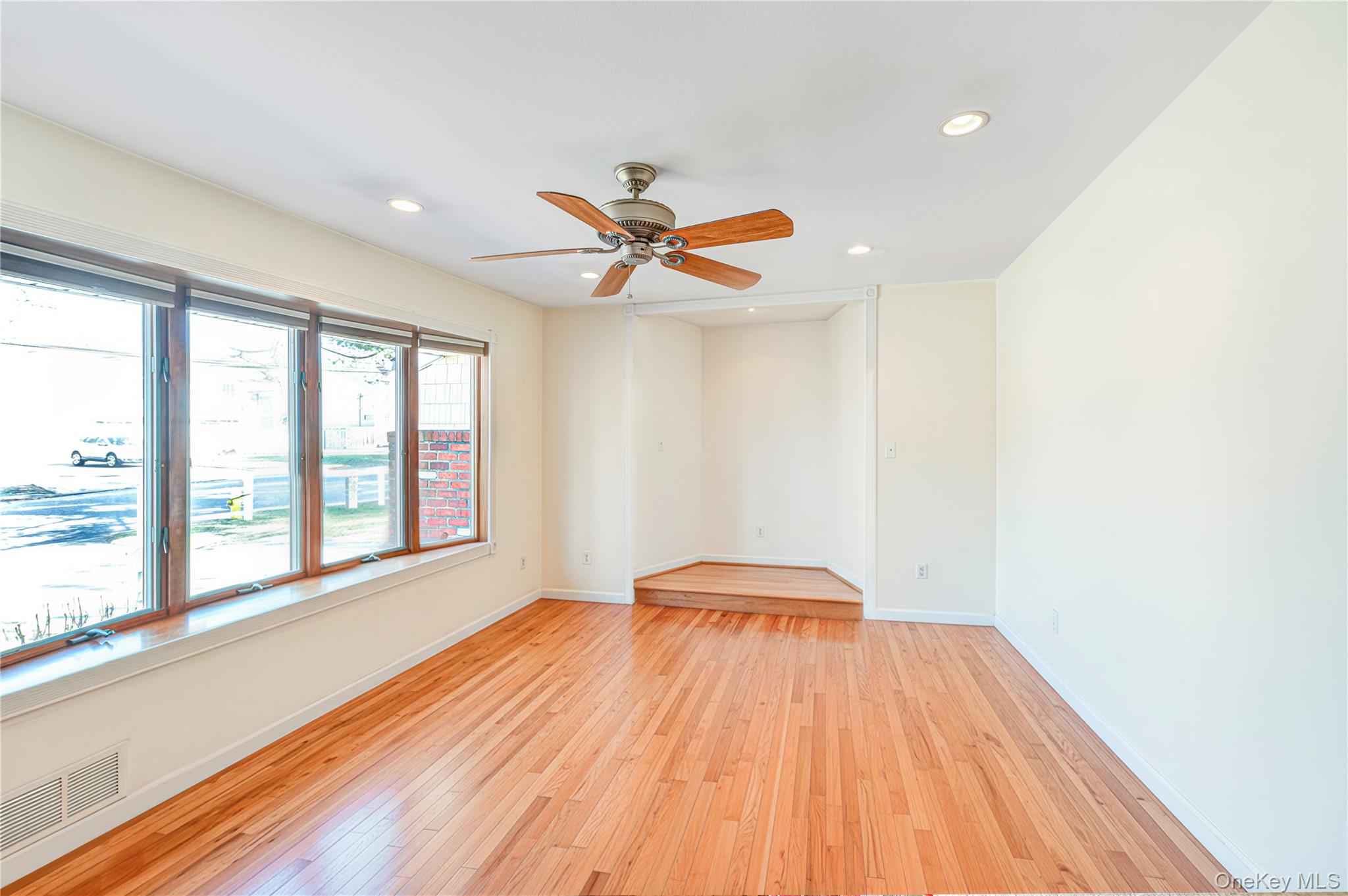 242 W 3rd Street Property Photo 7