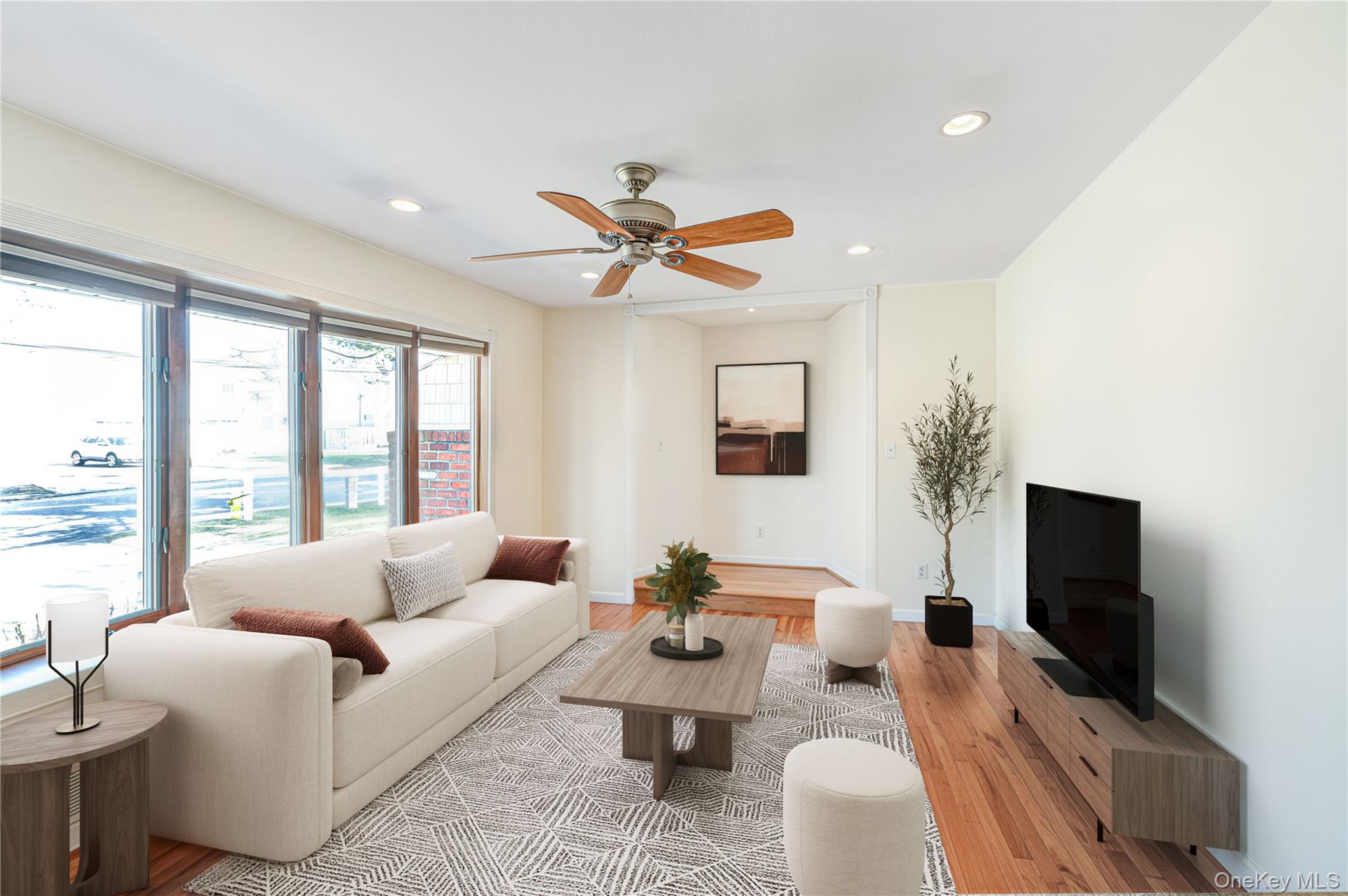 242 W 3rd Street Property Photo 8