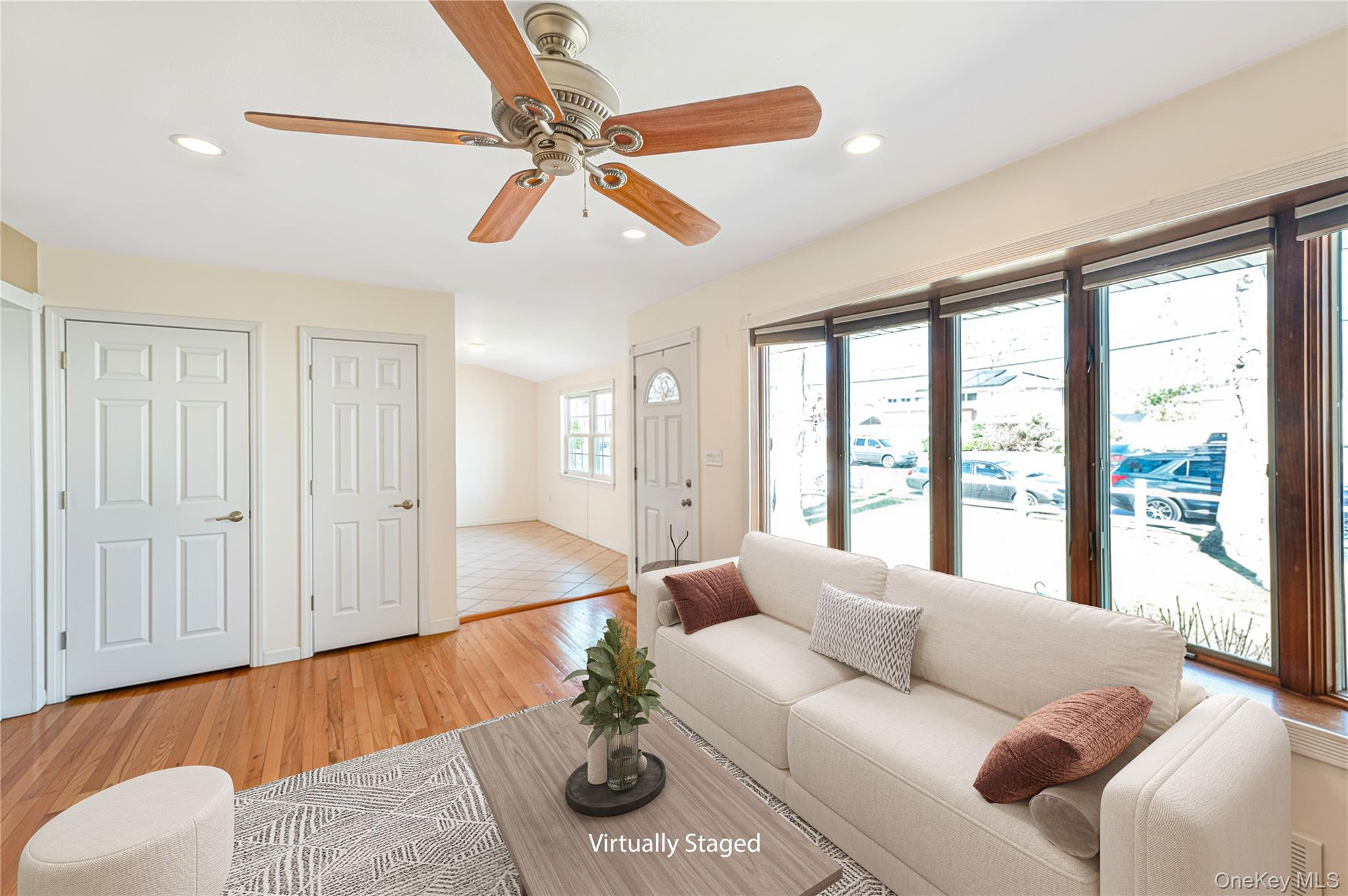 242 W 3rd Street Property Photo 9